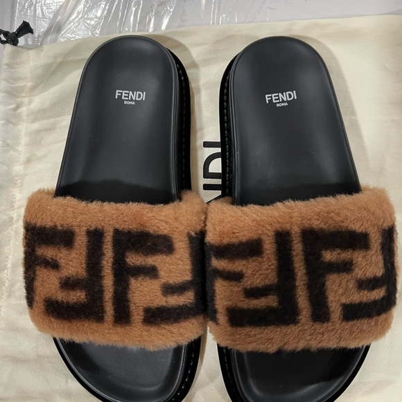 FENDI Shearling Slides/Sandals SIZE 38 EU - Picture 7 of 16